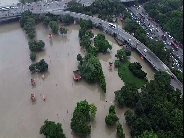 दिल्ली: यमुना नदी का जलस्तर ख़तरे के निशान से ऊपर, लगाए गए राहत शिविर