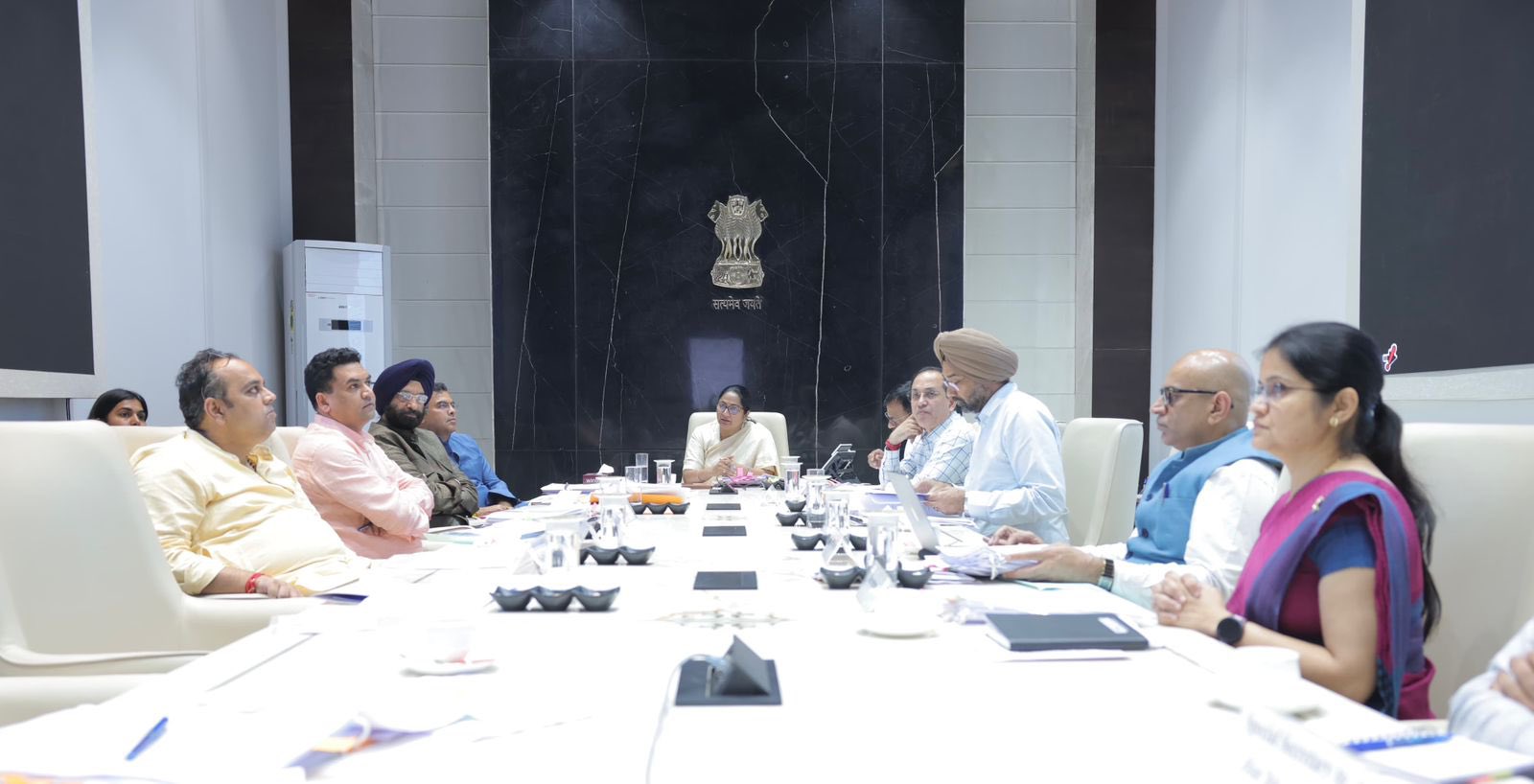 दिल्ली: मुख्यमंत्री रेखा गुप्ता की अध्यक्षता में हुई कैबिनेट बैठक, कई महत्वपूर्ण निर्णय लिए गए