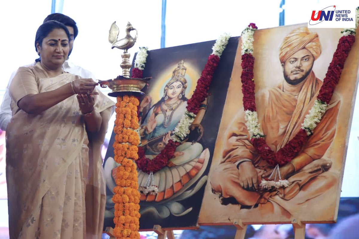 दिल्ली: मुख्यमंत्री रेखा गुप्ता ने दिल्ली विश्वविद्यालय में आयोजित स्वयं सिद्धा कार्यक्रम में शिरकत की