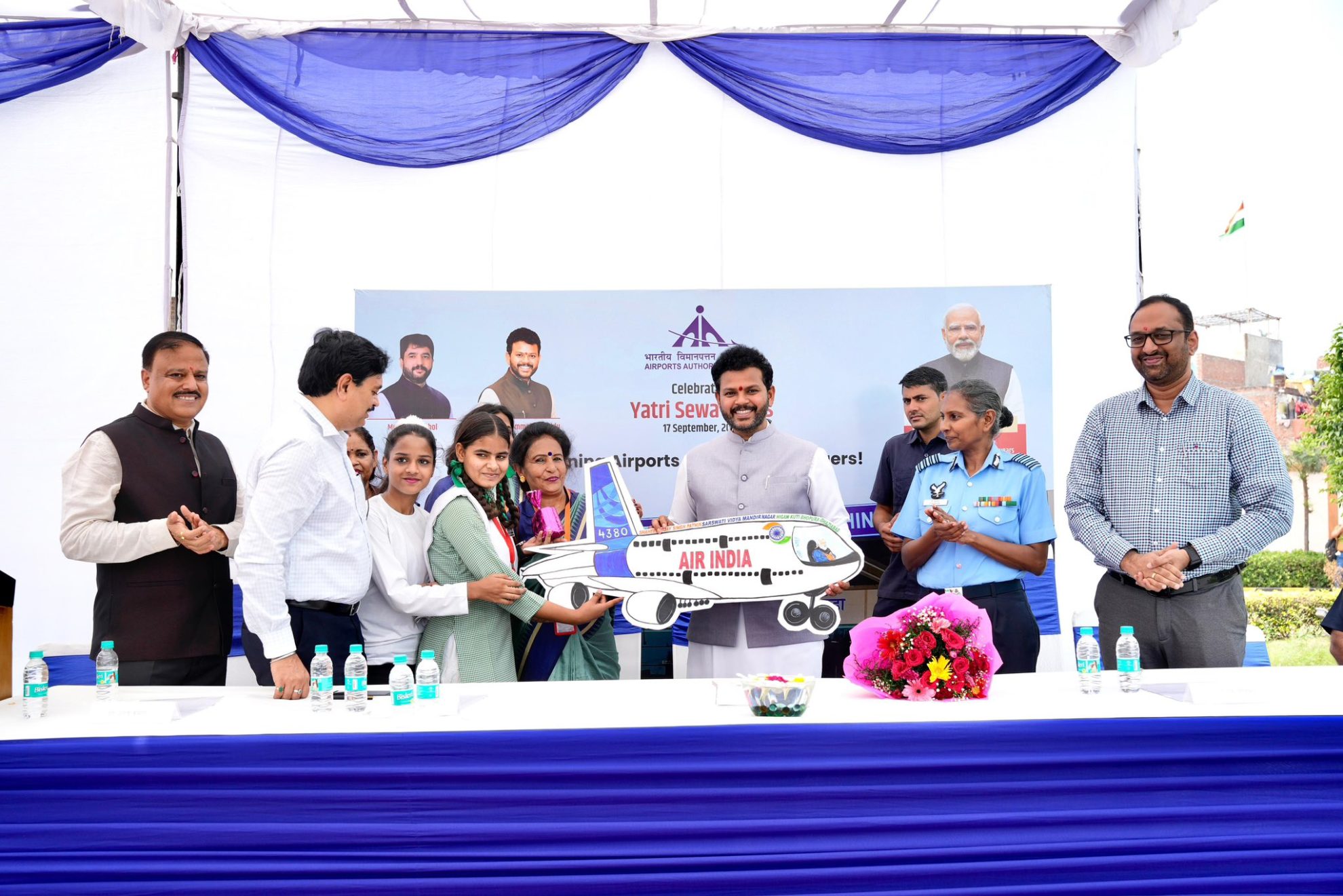 অসামরিক বিমান চলাচল মন্ত্রী কে রামমোহন নাইডু দেশ জুড়ে বিমান বন্দরে যাত্রী সেবা দিবস প্রকল্পের উদ্বোধন করেছেন।