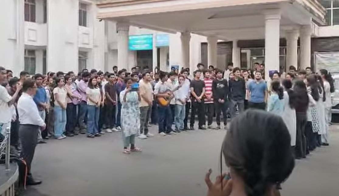 জনপ্রিয় কণ্ঠশিল্পী জুবিন গাৰ্গৰ বিয়োগl ৰাজ্যৰ চুকে কোণে শোকৰ লহৰ