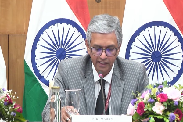 ভারত ও সিঙ্গাপুরের মধ্যে আজ পরিবেশবান্ধব অর্থনীতি এবং ডিজিটাল শিপিং করিডর, মহাকাশ ক্ষেত্রে সহযোগিতা বৃদ্ধি, অসামরিক উড়ান চলাচল ক্ষেত্রে প্রশিক্ষন এবং গবেষনা ও উদ্ভাবন এবং ডিজিটাল সম্পদে সহযোগিতার মতো গুরুত্বপূর্ণ বিষয়ে ৫ টি সমঝোতা স্মারকপত্র মৌ স্বাক্ষরিত হয়েছে।