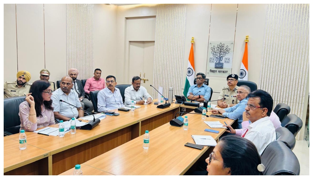 बिहार मुख्य सचिव प्रत्यय अमृत ने नेपाल की स्थिति को लेकर पटना सचिवालय में की उच्चस्तरीय बैठक