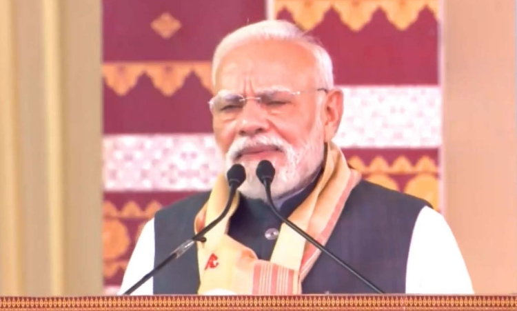 প্রধানমন্ত্ৰী নৰেন্দ্ৰ মোদীৰ দ্বাৰা ১৮,৫৩০ কোটি টকা ব্যয়সাপেক্ষে অসমৰ আন্তঃগাঁথনি আৰু ঔদ্যোগীক বিকাশৰ সৈতে জড়িত বহুকেইটা প্ৰকল্পৰ উদ্বোধন আৰু আধাৰশিলা স্থাপন