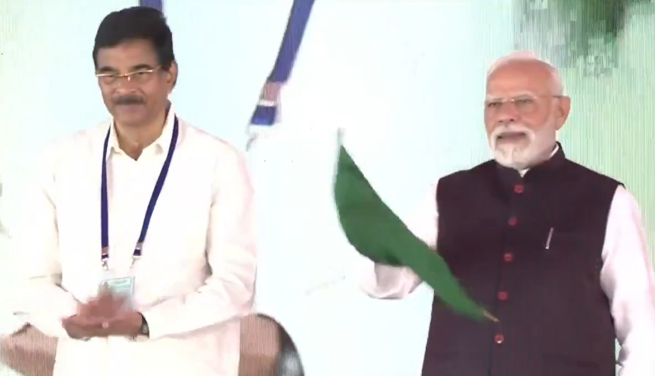 રાજ્યની પહેલી અમૃત ભારત ટ્રૅનનો સુરતથી પ્રારંભ – પ્રધાનમંત્રી નરેન્દ્ર મોદીએ ઓડિશાથી વર્ચ્યૂઅલ માધ્યમથી પ્રસ્થાન કરાવ્યું