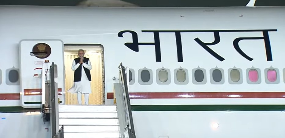 પ્રધાનમંત્રી નરેન્દ્ર મોદી જાપાન અને ચીનની તેમની બે દેશોની મુલાકાત બાદ સ્વદેશ પરત ફર્યા