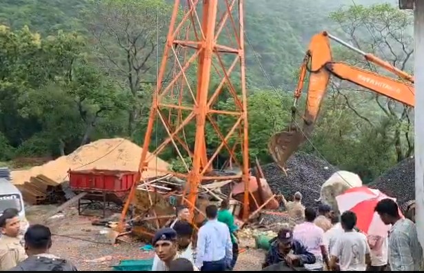 પાવાગઢમાં ઉડનખટોલાના તાર તૂટી જતાં છ લોકોના મોત.