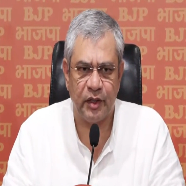 তথ্য ও সম্প্রচার মন্ত্রী অশ্বিনী বৈষ্ণব বলেছেন, প্রধানমন্ত্রী নরেন্দ্র মোদী আগামী প্রজন্মের জিএসটি সংস্কারের মাধ্যমে মধ্যবিত্ত পরিবারগুলিকে স্বস্তি ও উল্লেখযোগ্য সুবিধা প্রদান করেছেন। 