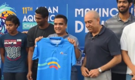 અમદાવાદમાં યોજાનારી અગિયારમી એશિયન એકવાટિક ચેમ્પિયનશિપની વેબસાઇટ અને જર્સી લોંચ કરતાં ગૃહ રાજ્યમંત્રી હર્ષ સંઘવી