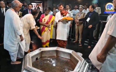 राष्ट्रपति द्रौपदी मुर्मु ने अपने पूर्वजों और पितरों की आत्मा की शांति के लिए गया जी में पिंडदान किया