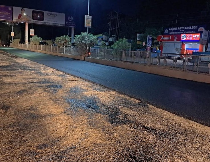 તૂટેલા માર્ગોને ફરી બનાવવા કરમસદ-આણંદ મહાનગરપાલિકાએ કામગીરી શરૂ કરી