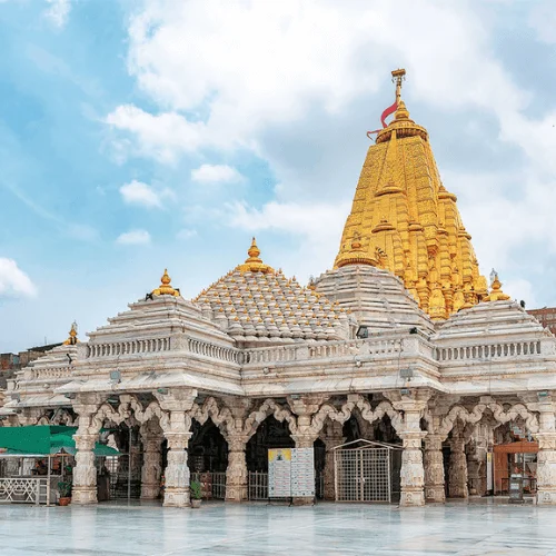 અંબાજીમાં સૌ પ્રથમવાર 400 ડ્રોન થકી ભવ્ય ડ્રોન લાઇટ શો યોજાયો.