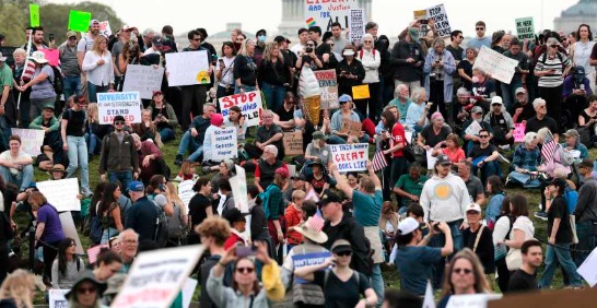 Thousands Protest in Washington D.C. against troops deployment in the city’s streets