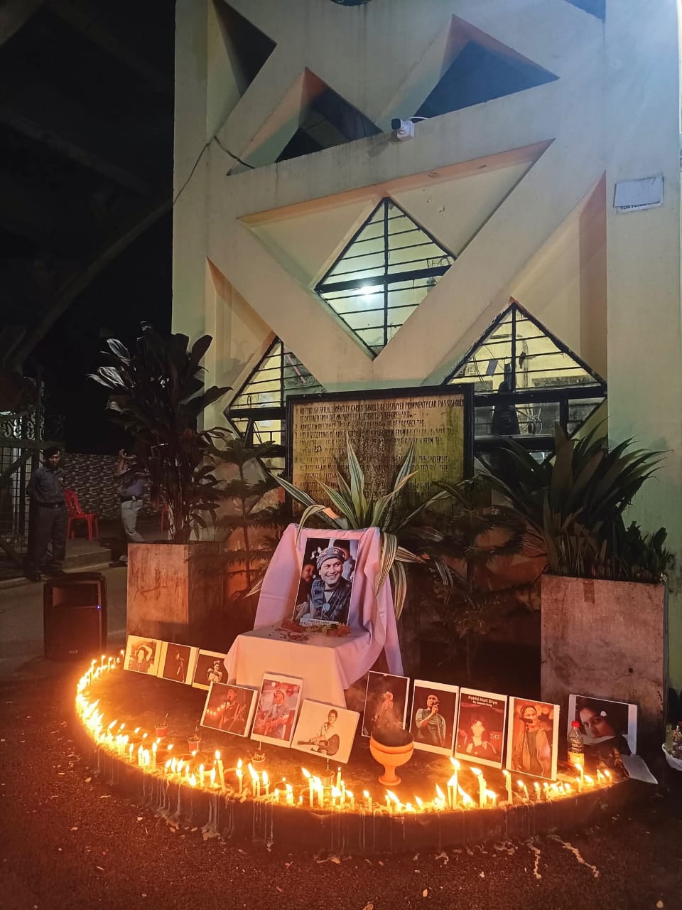 জনতাৰ শিল্পী জুবিন গাৰ্গক দেশ তথা ৰাজ্যৰ বিভিন্ন স্থানত শ্ৰদ্ধাঞ্জলি জ্ঞাপন