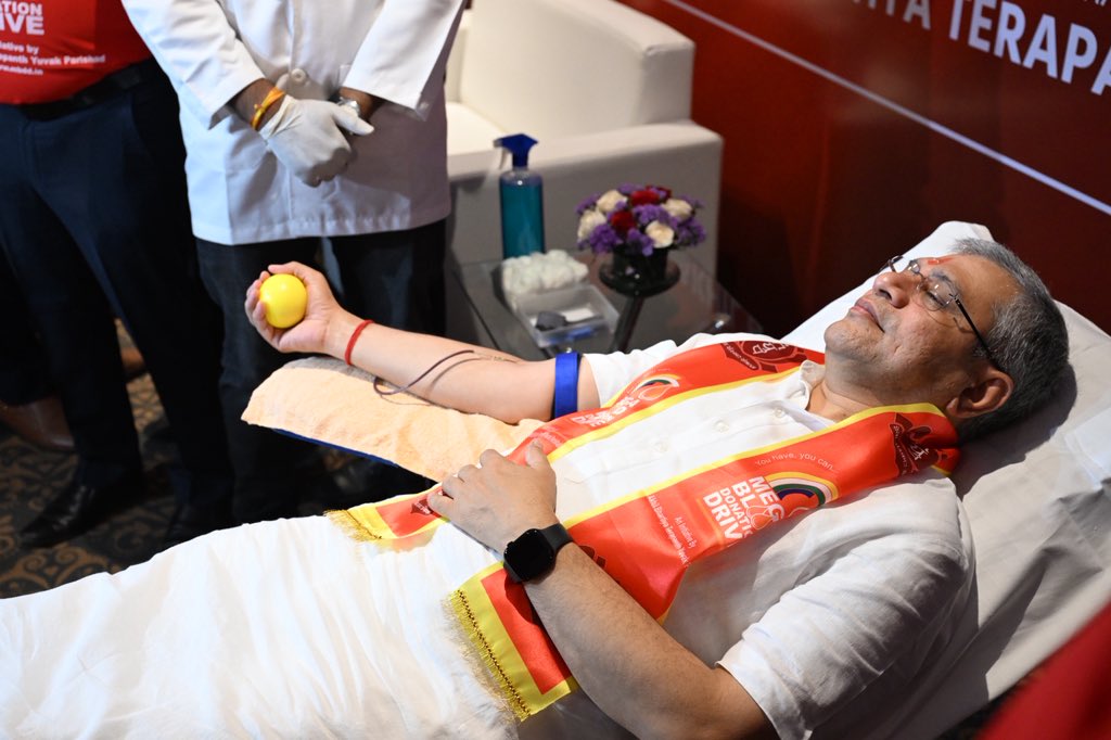 Union Minister Ashwini Vaishnaw, Minister of State Anupriya Patel Participate in Nationwide Blood Drive on PM Modi’s Birthday