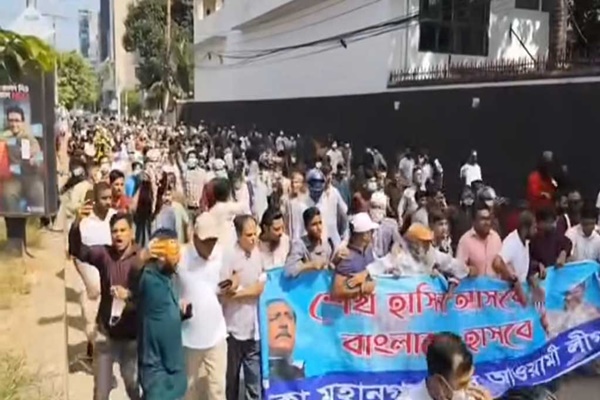 Bangladesh: Sheikh Hasina’s “Banned” Awami League Stages Defiant Protest March Near Parliament