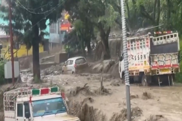 Sudden heavy rain in Uttarkashi throws normal life out of gear