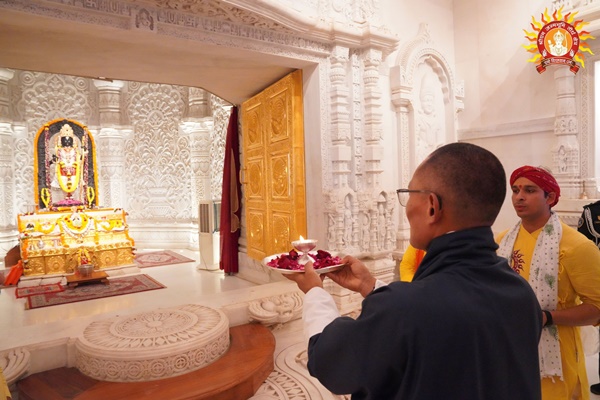 भूटान के प्रधानमंत्री त्शेरिंग टोबगे और उनकी पत्नी को अयोध्या में श्री राम जन्मभूमि मंदिर में प्रार्थना करते हुए देखना अद्भुत है: प्रधानमंत्री मोदी