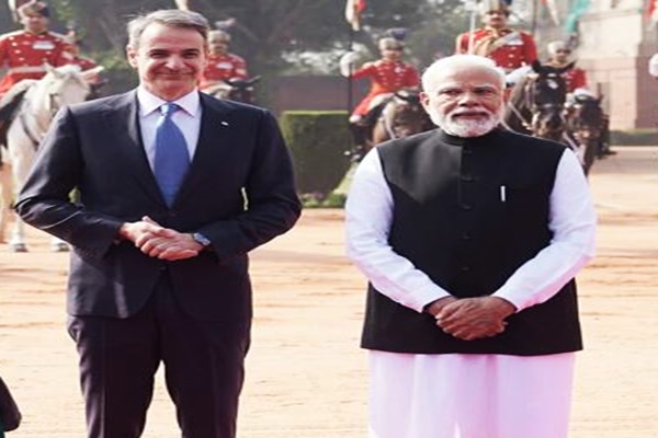 प्रधानमंत्री मोदी ने ग्रीस के प्रधानमंत्री किरियाकोस मित्सोताकिस के साथ टेलीफोन पर बातचीत की