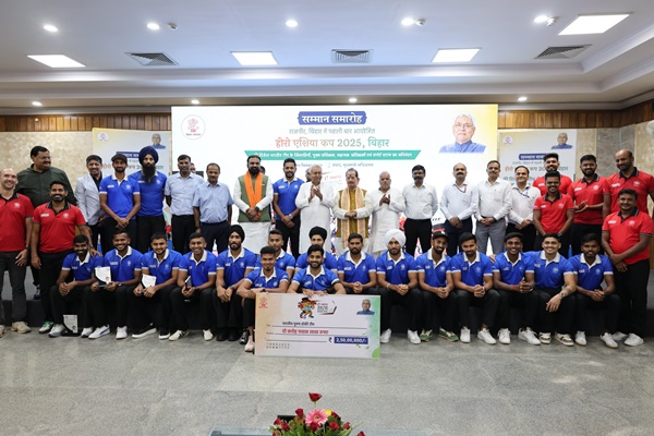 Bihar CM Nitish Kumar Felicitates Men’s Asia Cup Hockey 2025 Winning Team in Rajgir