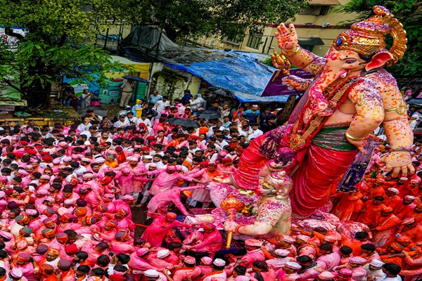 Over 2,000 Gauri, Ganesha Idols Immersed in Mumbai