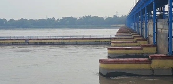 Yamuna water level drops, still above danger mark