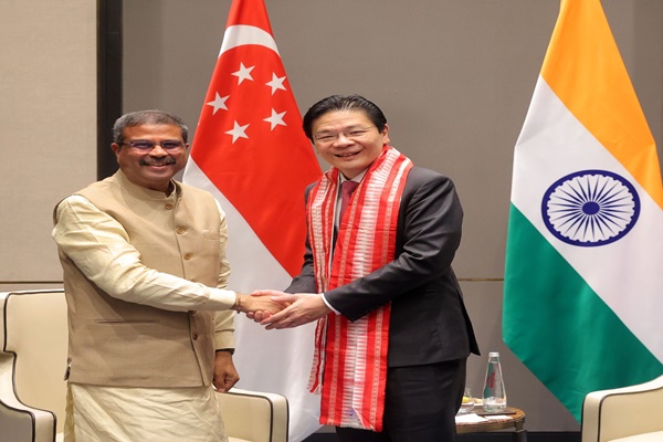 शिक्षामंत्री धर्मेंद्र प्रधान ने सिंगापुर के प्रधानमंत्री लॉरेंस वोंग से की मुलाकात