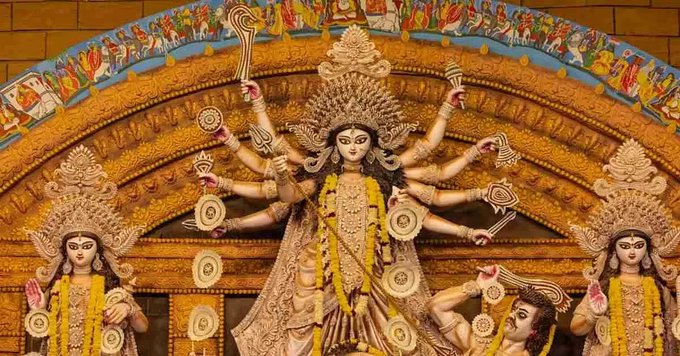 আজ ষষ্ঠী। বাঙালির সর্বশ্রেষ্ঠ উৎসব দুর্গাপুজোর আনুষ্ঠানিক সূচনা।