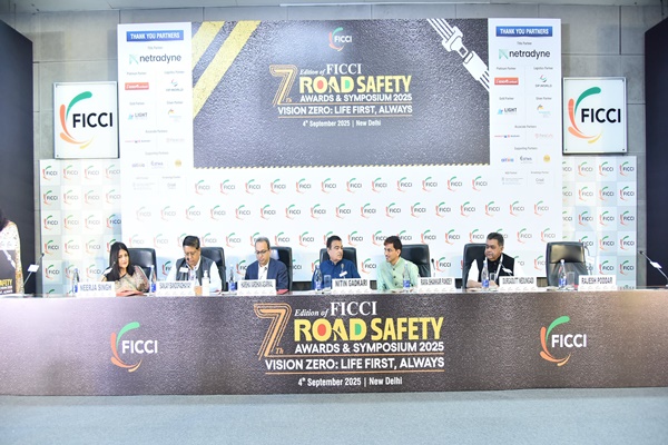 કેન્દ્રીય મંત્રી નીતિન ગડકરીએ વિદ્યાર્થીઓને પ્રાદેશિક ભાષાઓમાં માર્ગ સલામતી અંગે શિક્ષિત કરવા પર ભાર મૂક્યો.