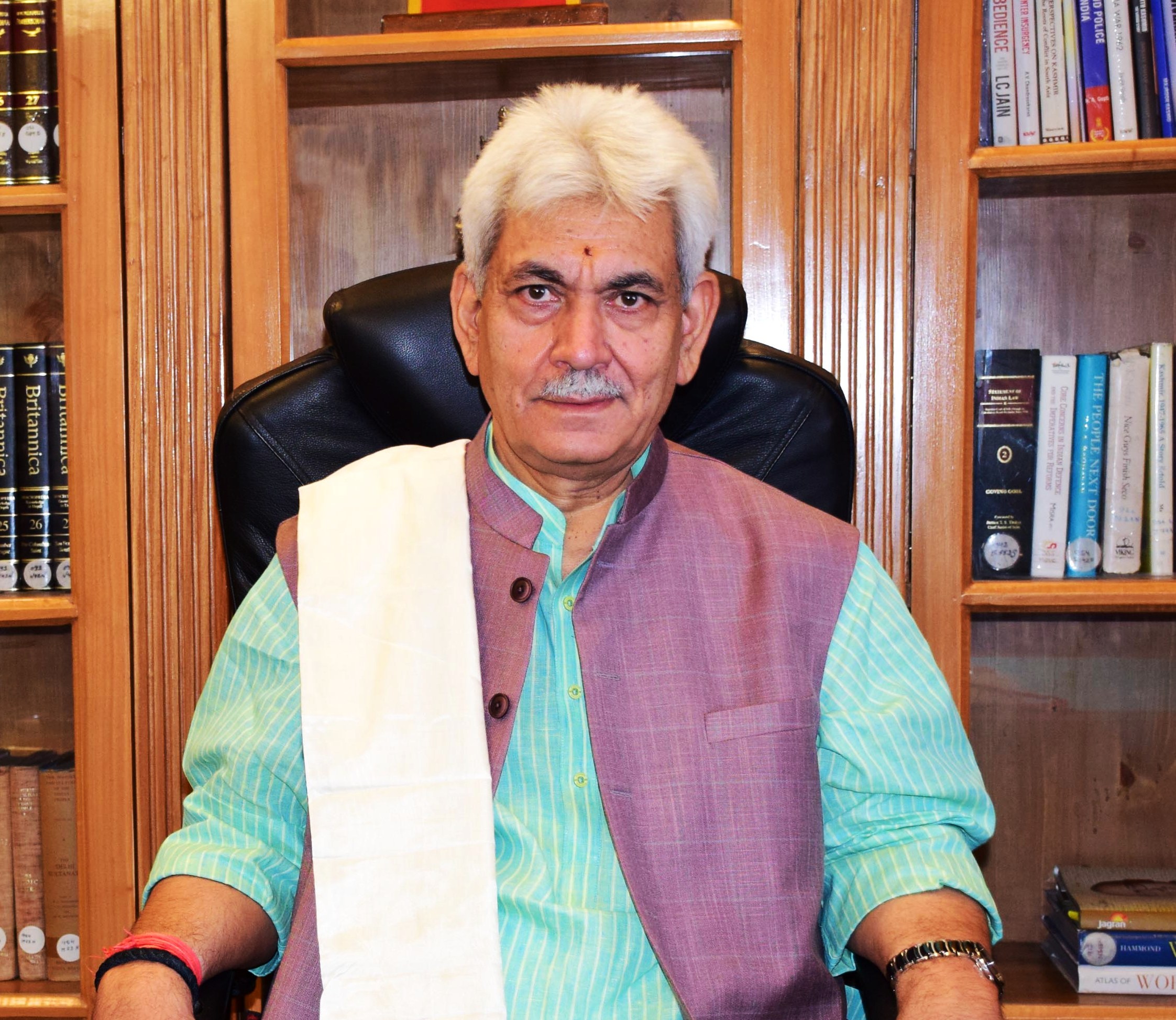 जम्मू-कश्मीर के उपराज्यपाल मनोज सिन्हा ने आवास और शहरी विकास विभाग के सेवा पर्व समारोह में भाग लिया