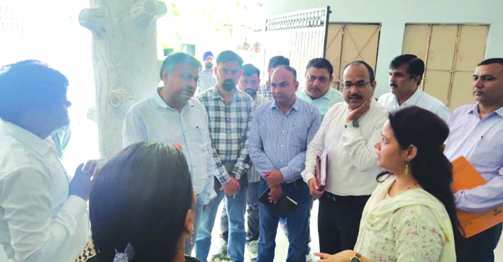 हरिद्वार की मुख्य विकास अधिकारी आकांक्षा कोण्डे ने नारसन विकासखंड में बीज बैंक का निरीक्षण किया