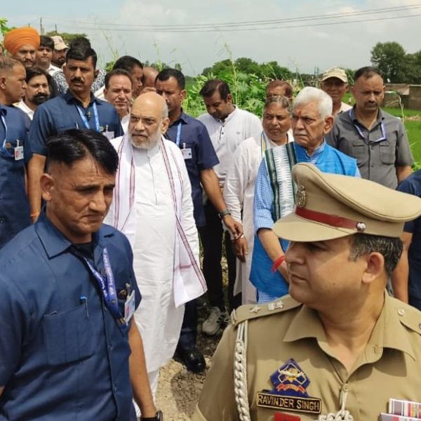 કેન્દ્રીય ગૃહમંત્રી અમિત શાહે જમ્મુના પૂરગ્રસ્ત વિસ્તારોનું નિરીક્ષણ કર્યું.