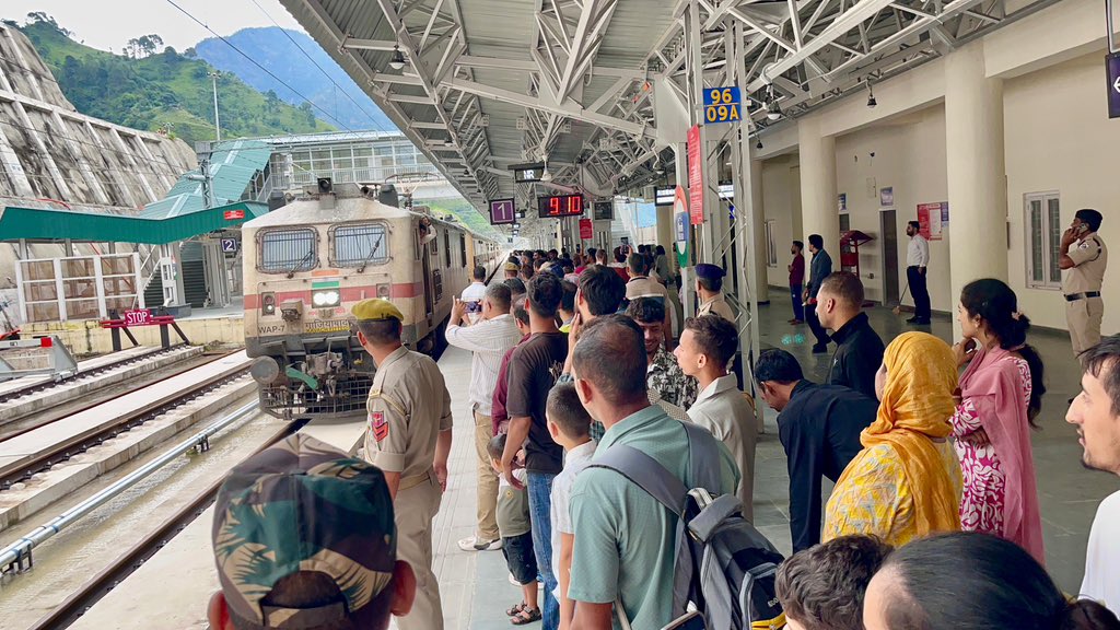 जम्मू-कश्मीर: बडगाम से कटरा के लिए 3 अक्टूबर, 2025 तक चलेगी पहली विशेष ट्रेन