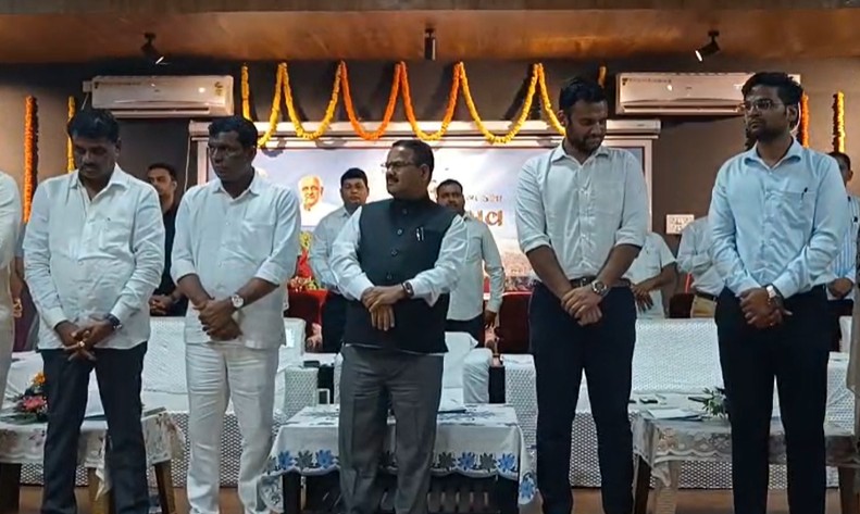 તાપીના સોનગઢમાં 76માં જિલ્લા કક્ષાના વન મહોત્સવની ઉજવણી રાજ્યકક્ષાના આદિજાતિ બાબતોના મંત્રી કુંવરજી હળપતિની અધ્યક્ષતામાં કરવામાં આવી