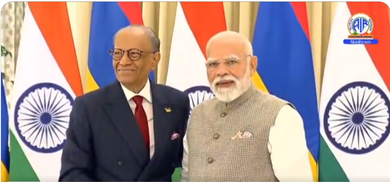 PM Modi Welcomes Mauritius PM Ramgoolam in Varanasi for Bilateral Talks