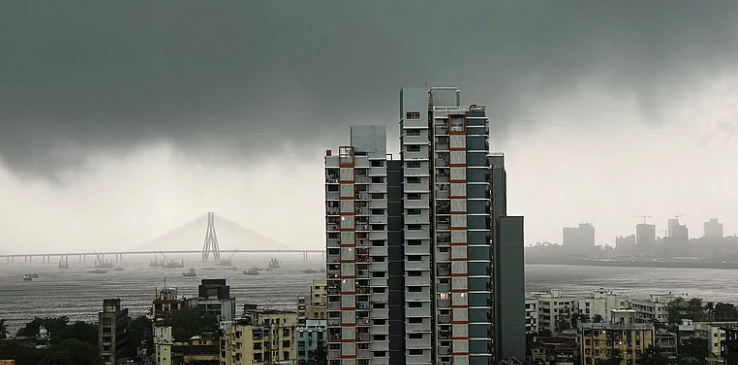 महाराष्ट्र में लगातार बारिश से जनजीवन प्रभावित, मौसम विभाग ने जारी किया येलो अलर्ट