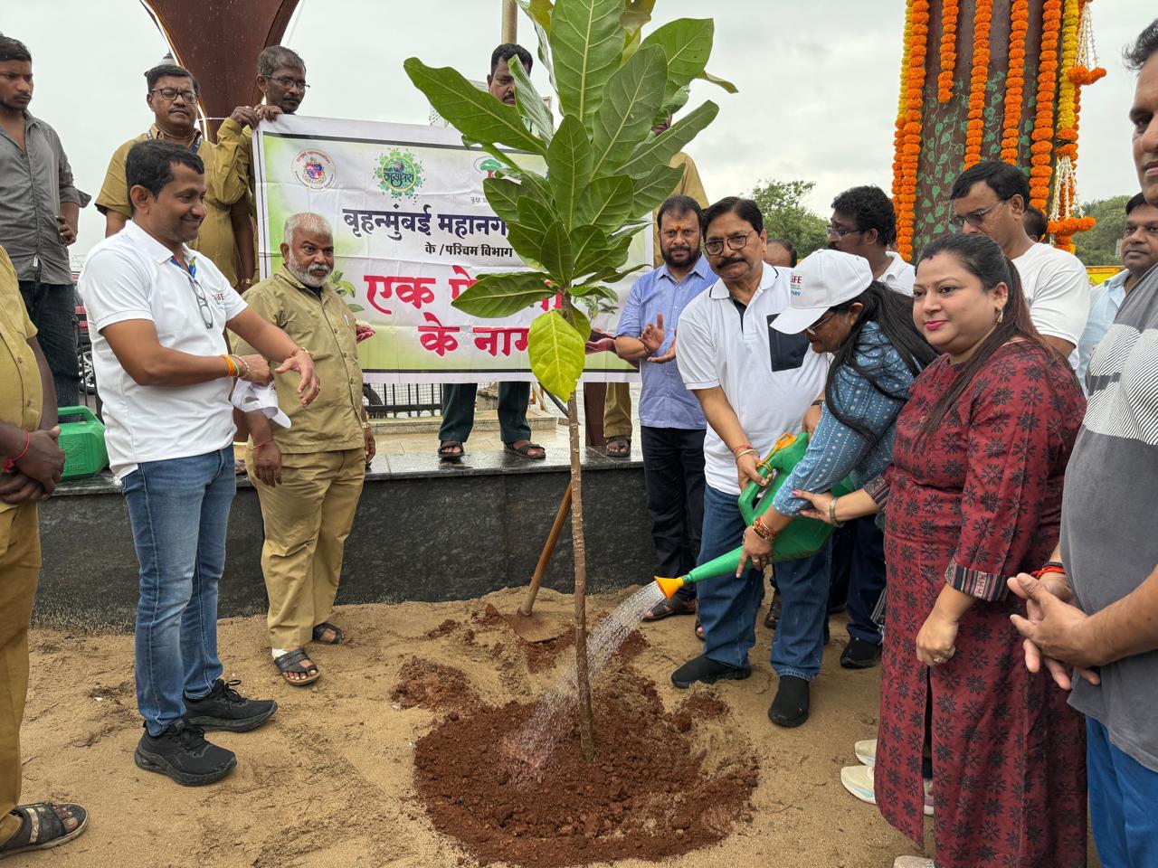 जागतिक किनारा स्वच्छता दिनानिमित्त मुंबईत स्वच्छता मोहीम