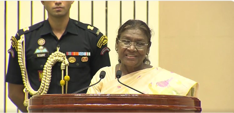 President Droupadi Murmu Urges Citizens to Make India Global Hub of Business and Knowledge