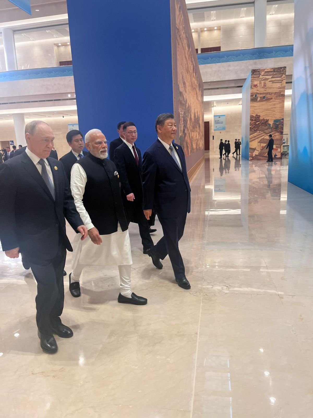 وزیر اعظم نریندر مودی آج چین کے شہر Tianjin میں SCO سربراہ کانفرنس کے مکمل اجلاس سے خطاب کریں گے۔ وہ روس کے صدر ولادیمیر پتن سے بھی دو طرفہ ملاقات کریں گے۔