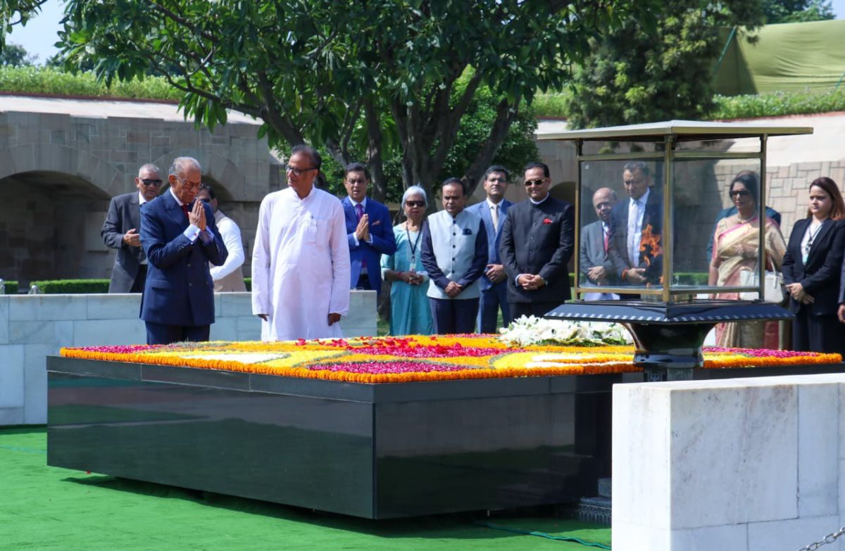Mauritius PM Dr Ramgoolam Pays Tribute to Mahatma Gandhi and Atal Bihari Vajpayee in New Delhi