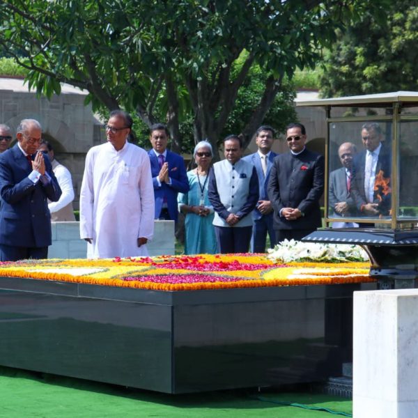 Mauritius PM Dr Ramgoolam Pays Tribute to Mahatma Gandhi and Atal Bihari Vajpayee in New Delhi