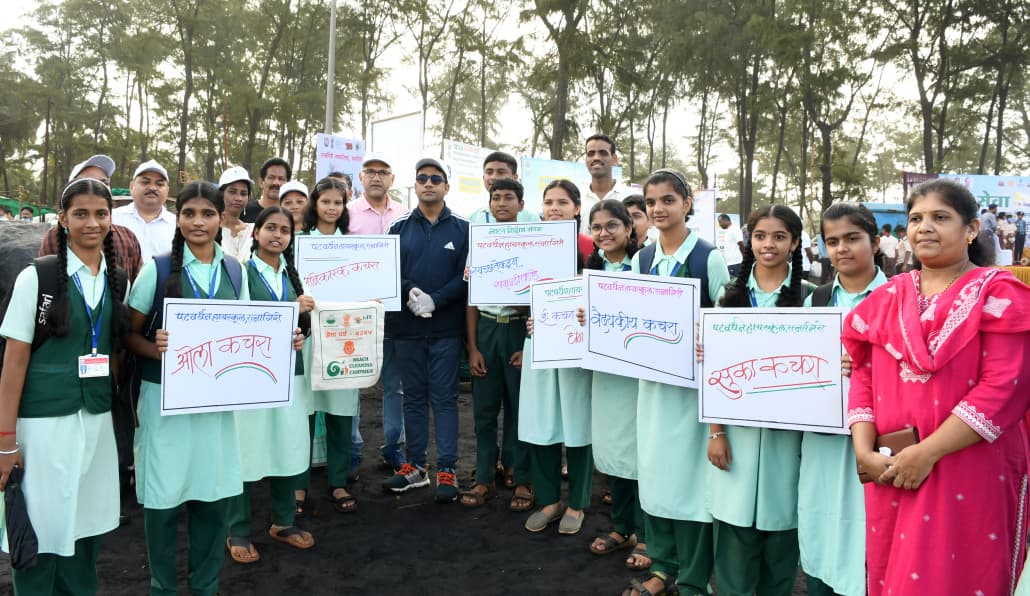 जागतिक किनारा स्वच्छता दिनानिमित्त रत्नागिरीत स्वच्छता मोहीम