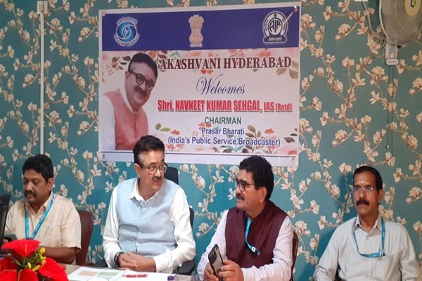 প্রসার ভারতীর চেয়ারম্যান নবনীত কুমার সেহগাল, আজ আকাশবাণী হায়দ্রাবাদের বিভিন্ন কাজকর্ম পর্যালোচনা করে দেখেন।