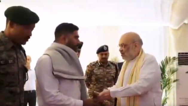 مرکزی وزیر داخلہ امت شاہ نے چھتیس گڑھ میں آپریشن بلیک فاریسٹ کو کامیابی کے ساتھ انجام دینے پر آج نئی دلّی میں سی آر پی ایف،چھتیس گڑھ پولیس، ڈی آر جی اور کوبرا اہلکاروں کی عزت افزائی کی