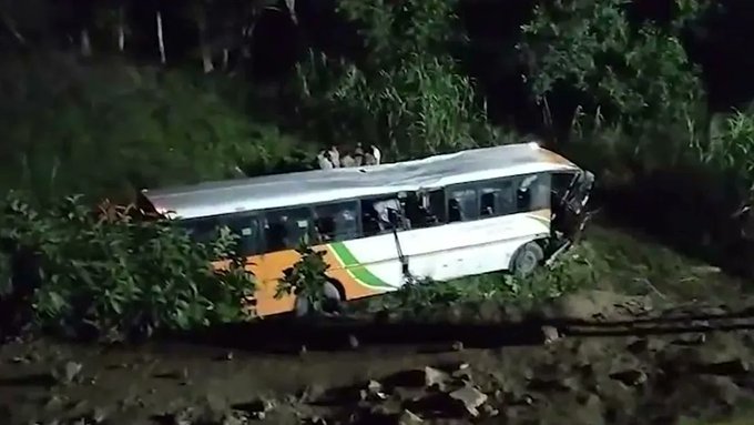 उत्तर प्रदेश: लखनऊ जिले के काकोरी क्षेत्र में एक रोडवेज बस के पलट जाने से पाँच लोगों की मौत,10 से ज़्यादा लोग घायल