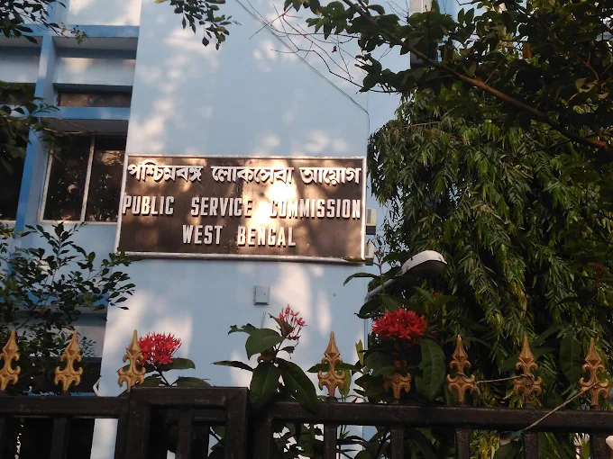 মিসলেনিয়াস সার্ভিসেস রিক্রুটমেন্ট ফাইনাল পরীক্ষায় ভুয়ো শংসাপত্র দেওয়ার কারণে তিন পরীক্ষার্থীর পরীক্ষা বাতিল করা হল বলে জানিয়েছে পাবলিক সার্ভিস কমিশন।