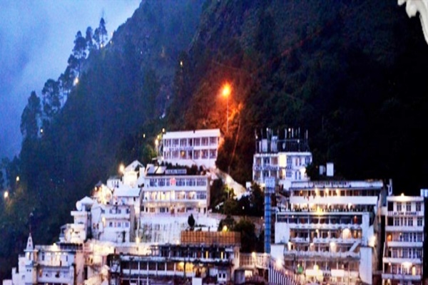 J&K: Vaishno Devi Yatra Remains Suspended for 20th Day; Shrine Board Distributes Prasad in Katra