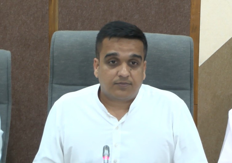 રાજ્યમાં લોકો મોડી રાત સુધી ગરબા રમી શકશે – સુરતમાં ગૃહ રાજ્યમંત્રી હર્ષ સંઘવીની જાહેરાત