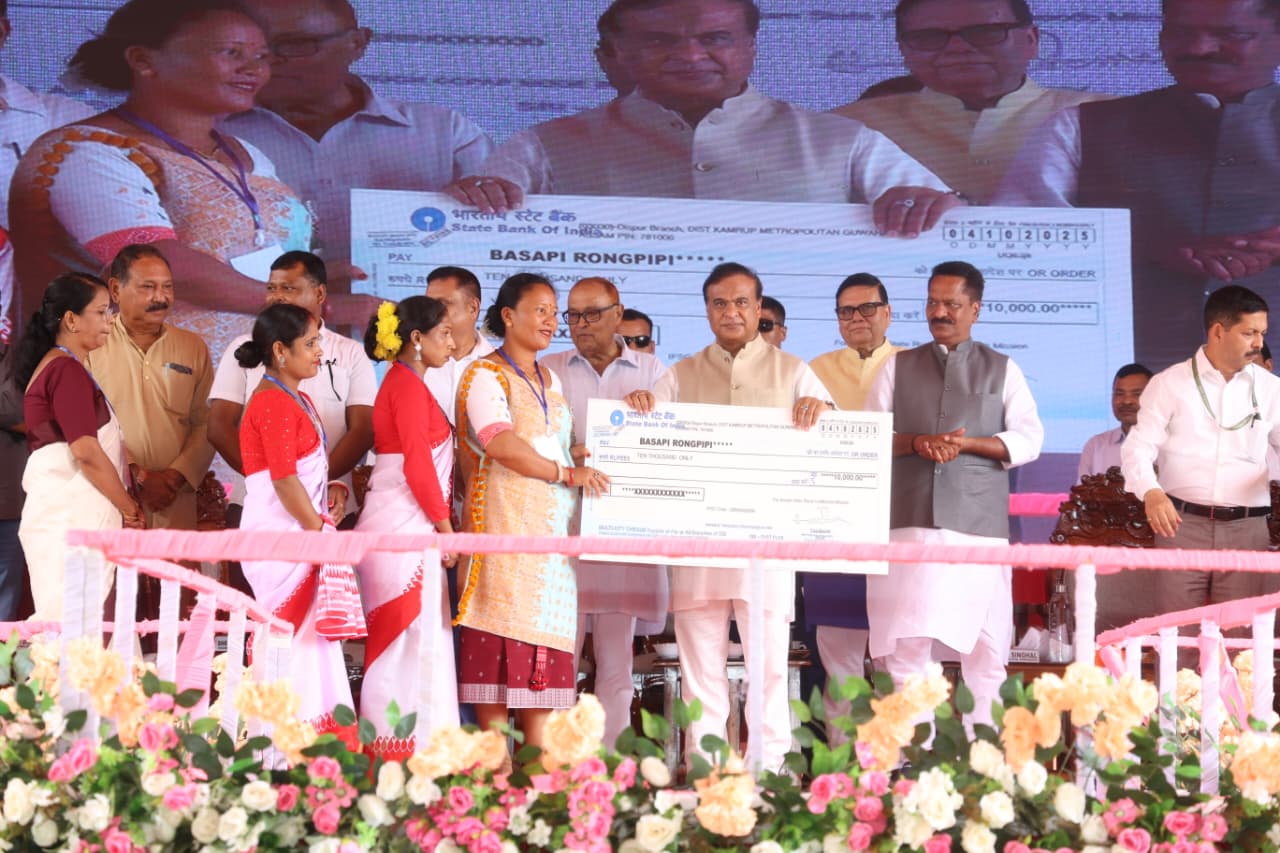 মুখ্যমন্ত্ৰীৰ মহিলা উদ্যমিতা অভিযানৰ অংশ হিচাপে বিশ্বনাথৰ ৩৮ হাজাৰ হিতাধিকাৰিক চেক বিতৰণ মুখ্যমন্ত্ৰীৰ