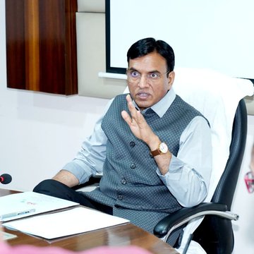 সামাজিক সুরক্ষার ক্ষেত্রে উল্লেখযোগ্য অগ্রগতির স্বীকৃতিতে ভারত ২০২৫ সালে সামাজিক নিরাপত্তা পুরস্কার পাচ্ছে।